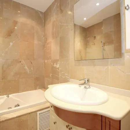 Town Nandy Apartment